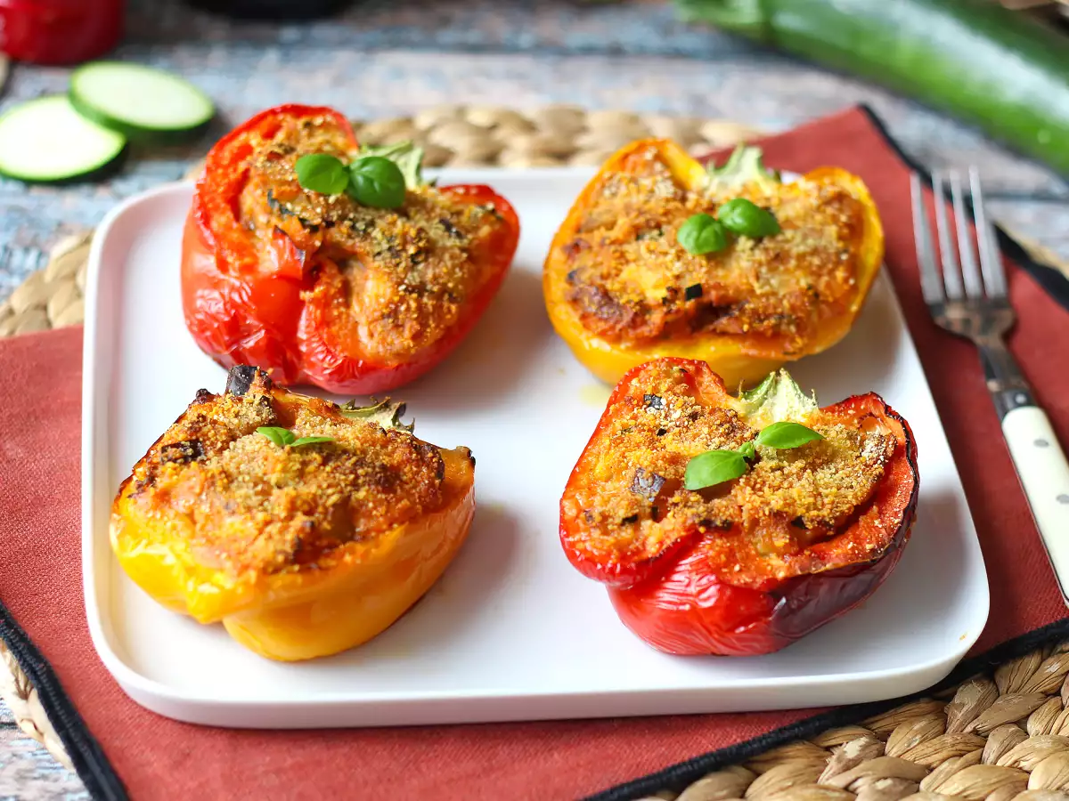 Gebakken vegetarische gevulde paprika's: het makkelijke en lekkere recept met groenten en mozzarella kaas - foto 3