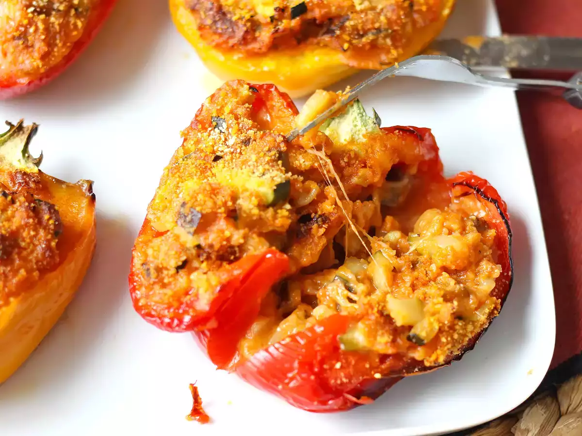 Gebakken vegetarische gevulde paprika's: het makkelijke en lekkere recept met groenten en mozzarella kaas - foto 4