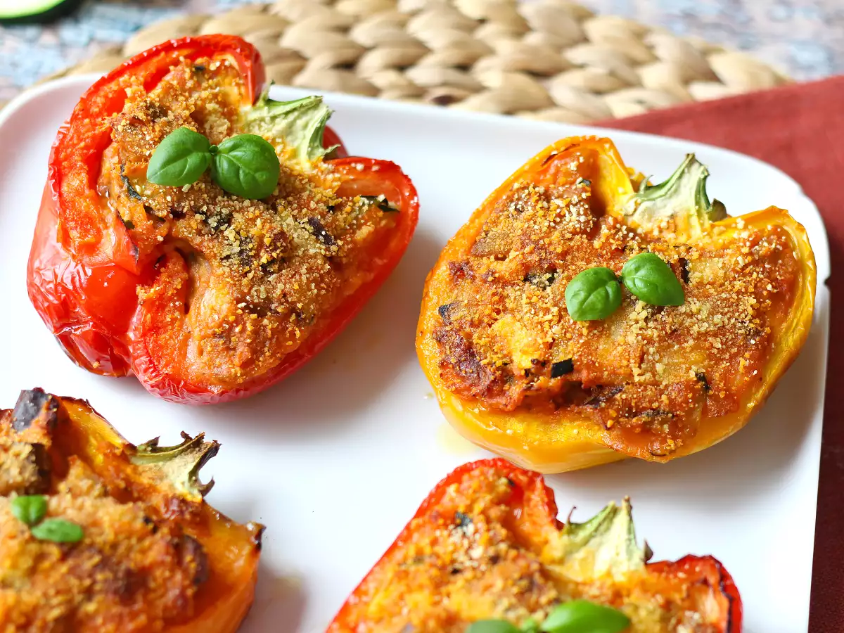 Gebakken vegetarische gevulde paprika's: het makkelijke en lekkere recept met groenten en mozzarella kaas - foto 7