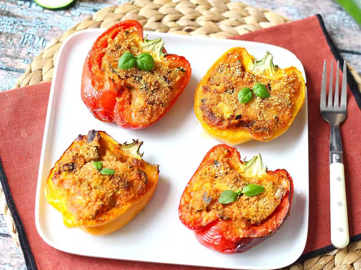 Gebakken vegetarische gevulde paprika's: het makkelijke en lekkere recept met groenten en mozzarella kaas - foto 8