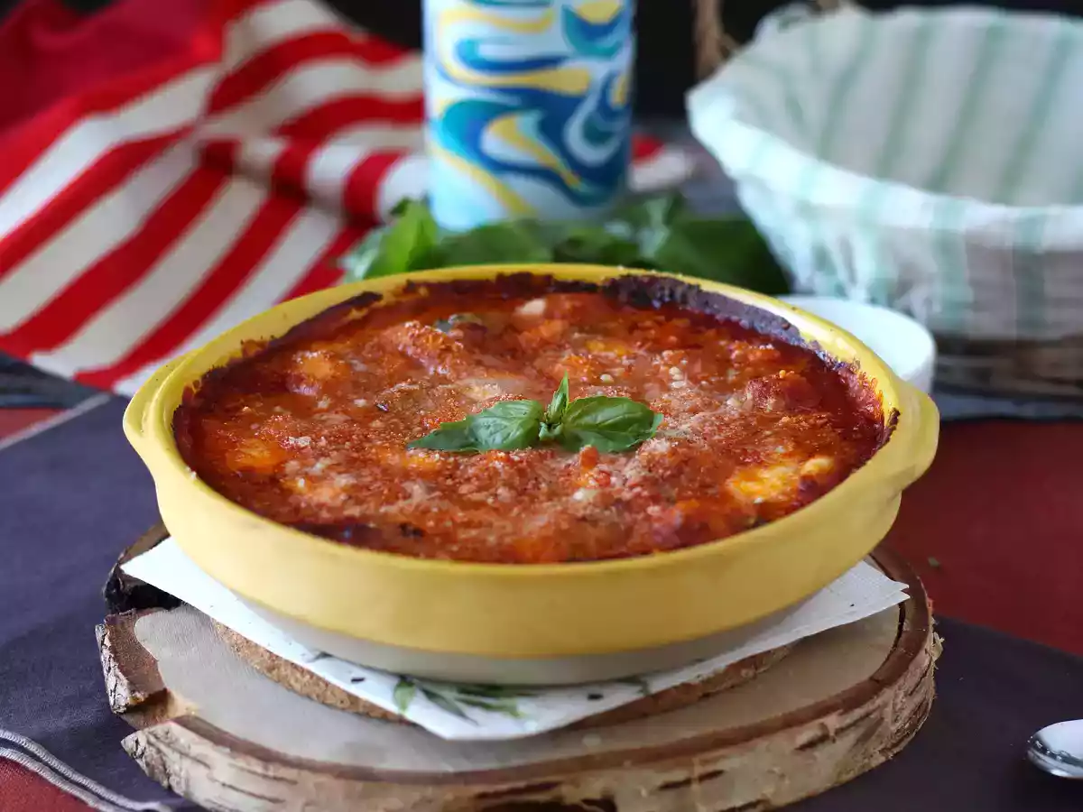 Gegratineerde gnocchi met tomaat en mozzarella - gnocchi alla sorrentina in de oven