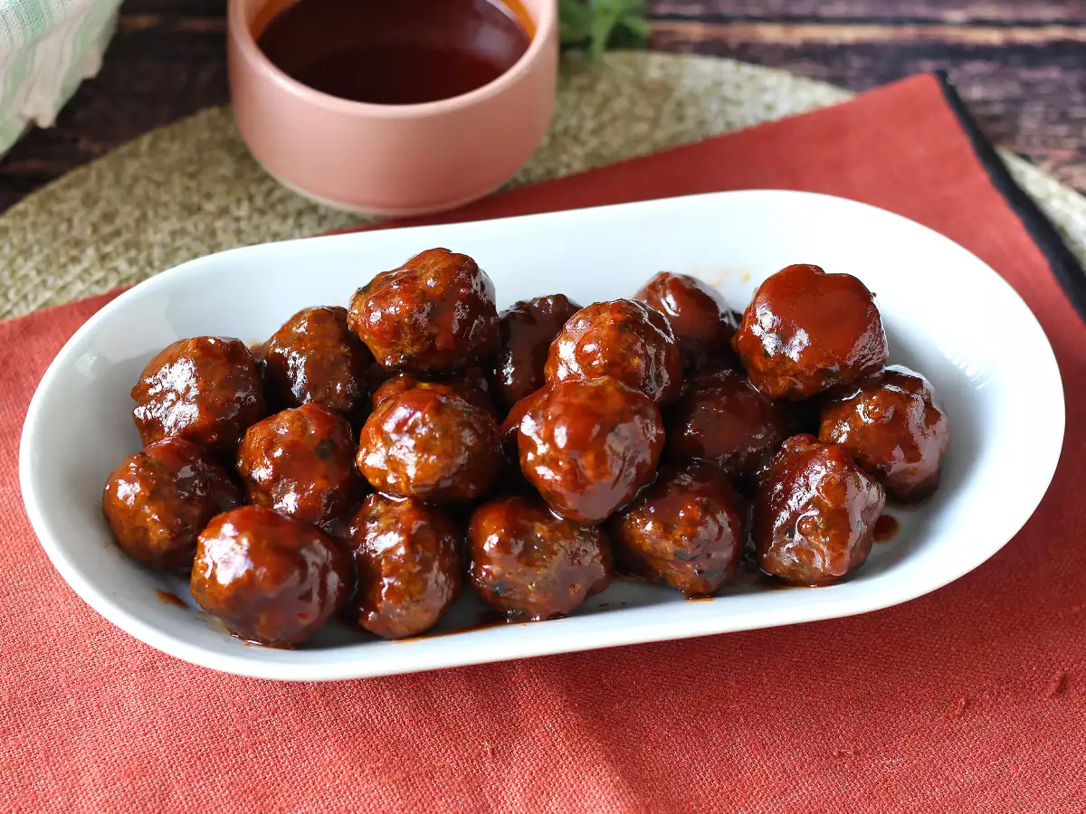 Gehaktballetjes uit de airfryer met zoetzure barbecuesaus: makkelijk en lekker recept - foto 2
