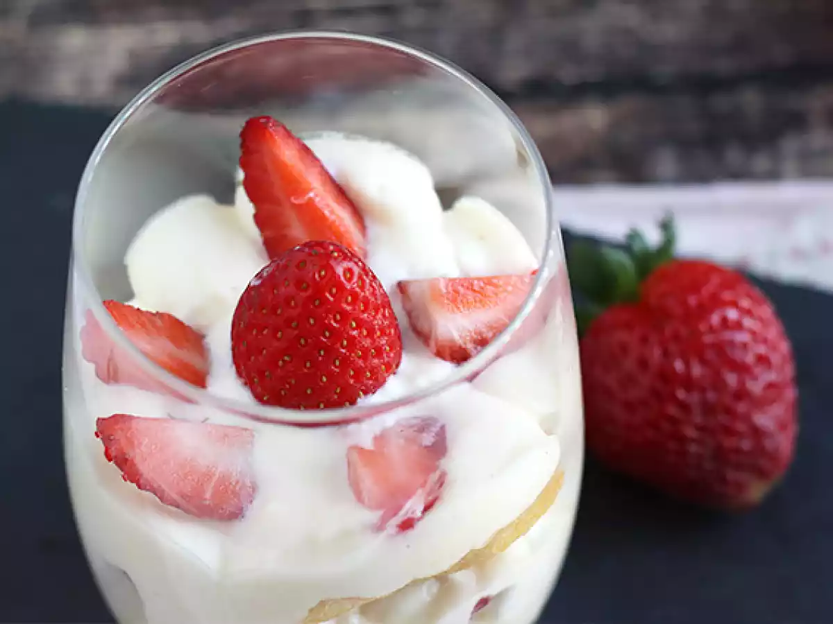 Gekoelde aardbeien tiramisu glaasjes - foto 3