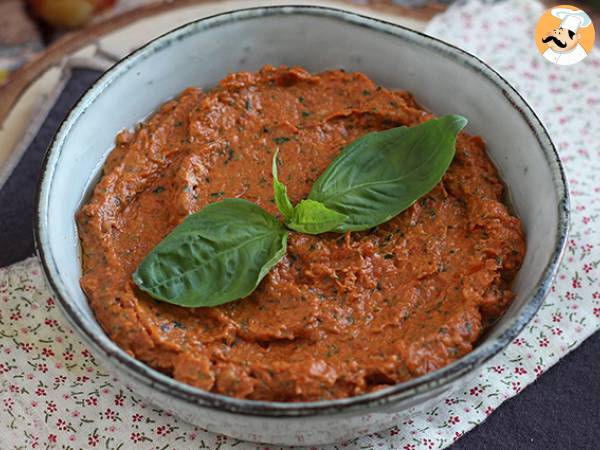 Gekonfijte tomaten en basilicumspread