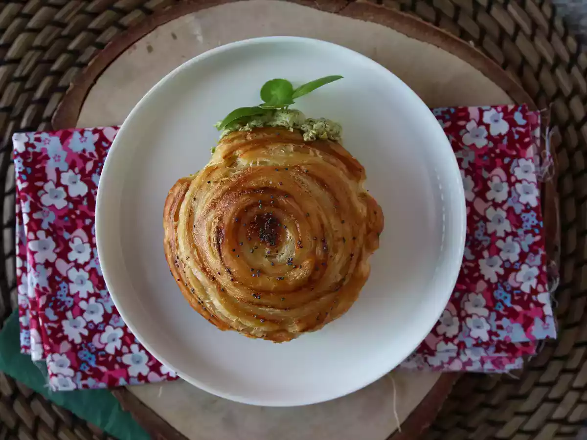 Gemakkelijk gezouten New York broodje met pesto en fromage frais met 4 ingrediënten - foto 2