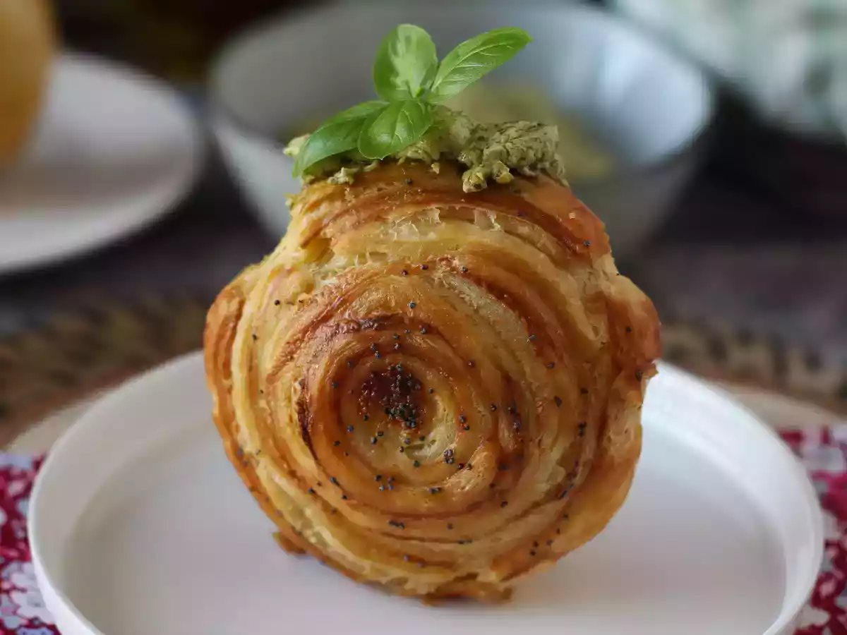 Gemakkelijk gezouten New York broodje met pesto en fromage frais met 4 ingrediënten - foto 3