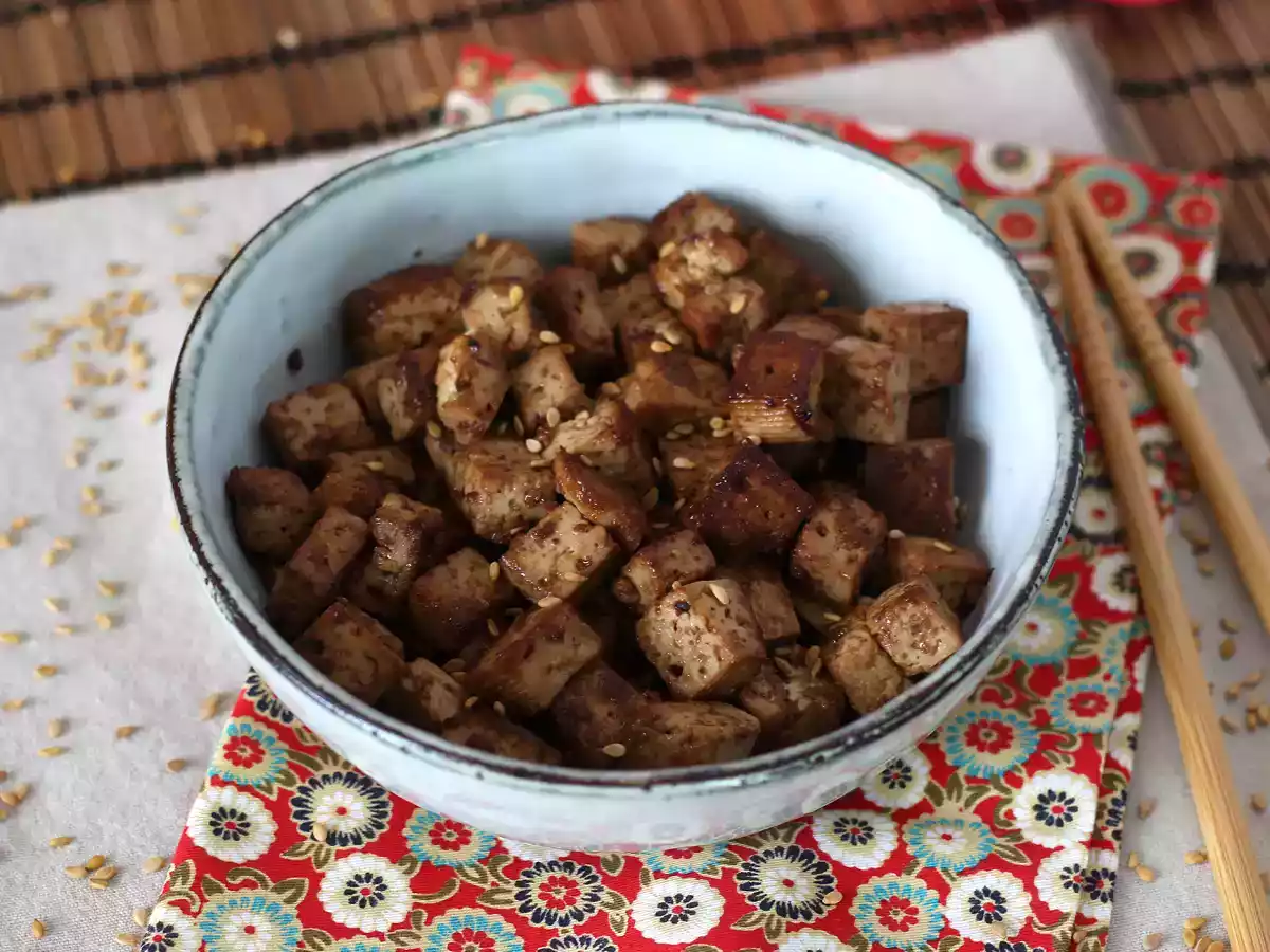 Gemarineerde tofu met Aziatische smaken (ja, je zult dol zijn op tofu na dit!)