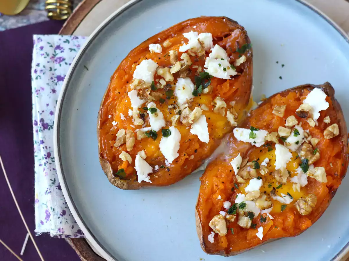 Geroosterde zoete aardappel met ei, feta, honing en walnoten - foto 6