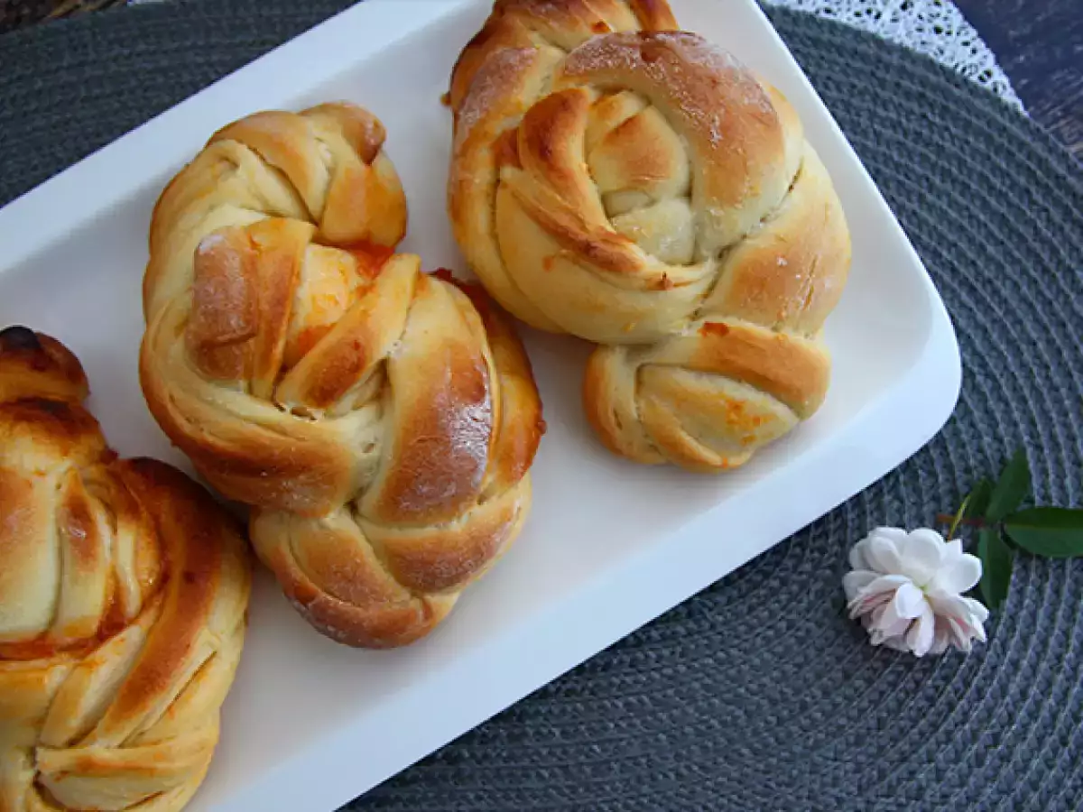 Gevlochten briochebroodjes met abrikozenjam - foto 2