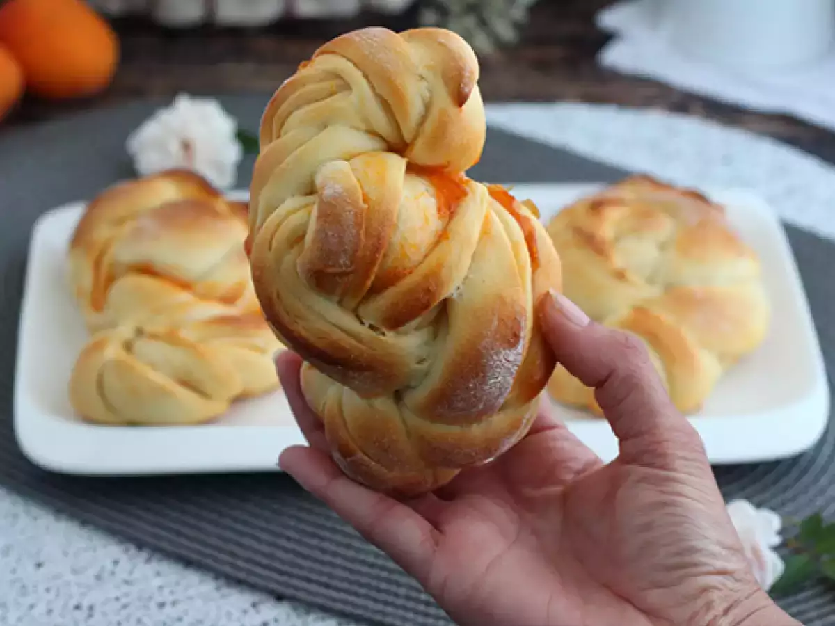 Gevlochten briochebroodjes met abrikozenjam - foto 5