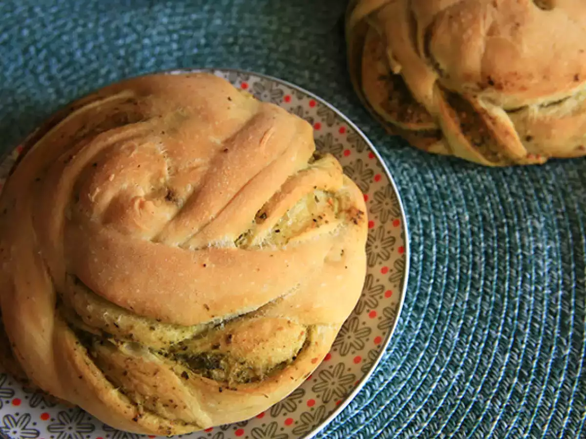Gevlochten broodjes met groene pesto - foto 4
