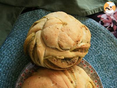 Gevlochten broodjes met groene pesto - foto 3