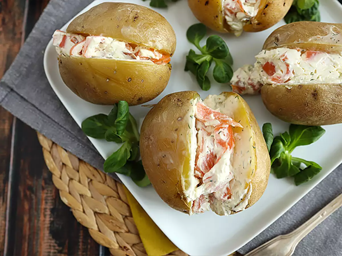 Gevulde aardappelen met gerookte zalm en roomkaas