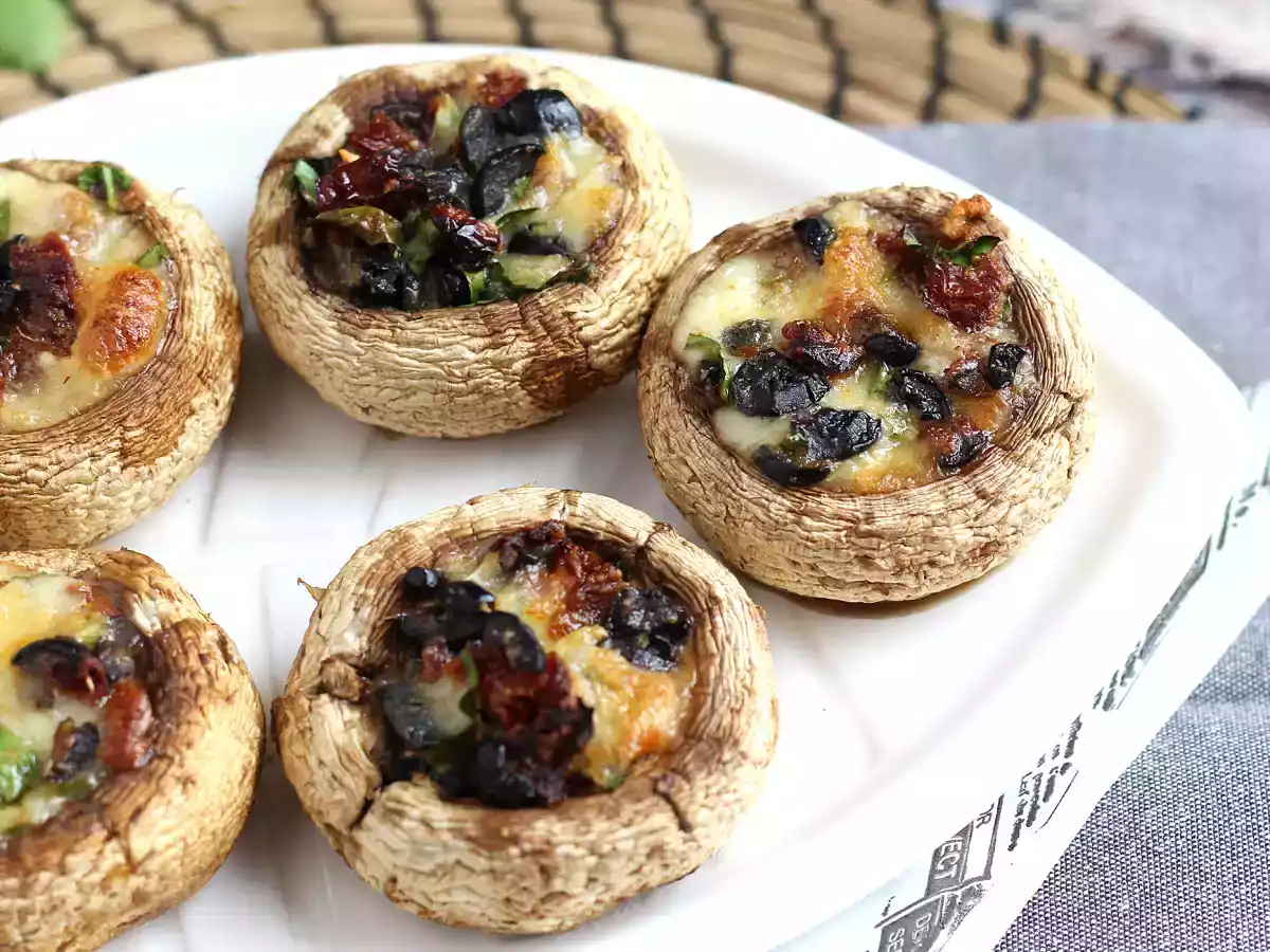 Gevulde en gebakken champignons (een geweldig idee voor een aperitief)