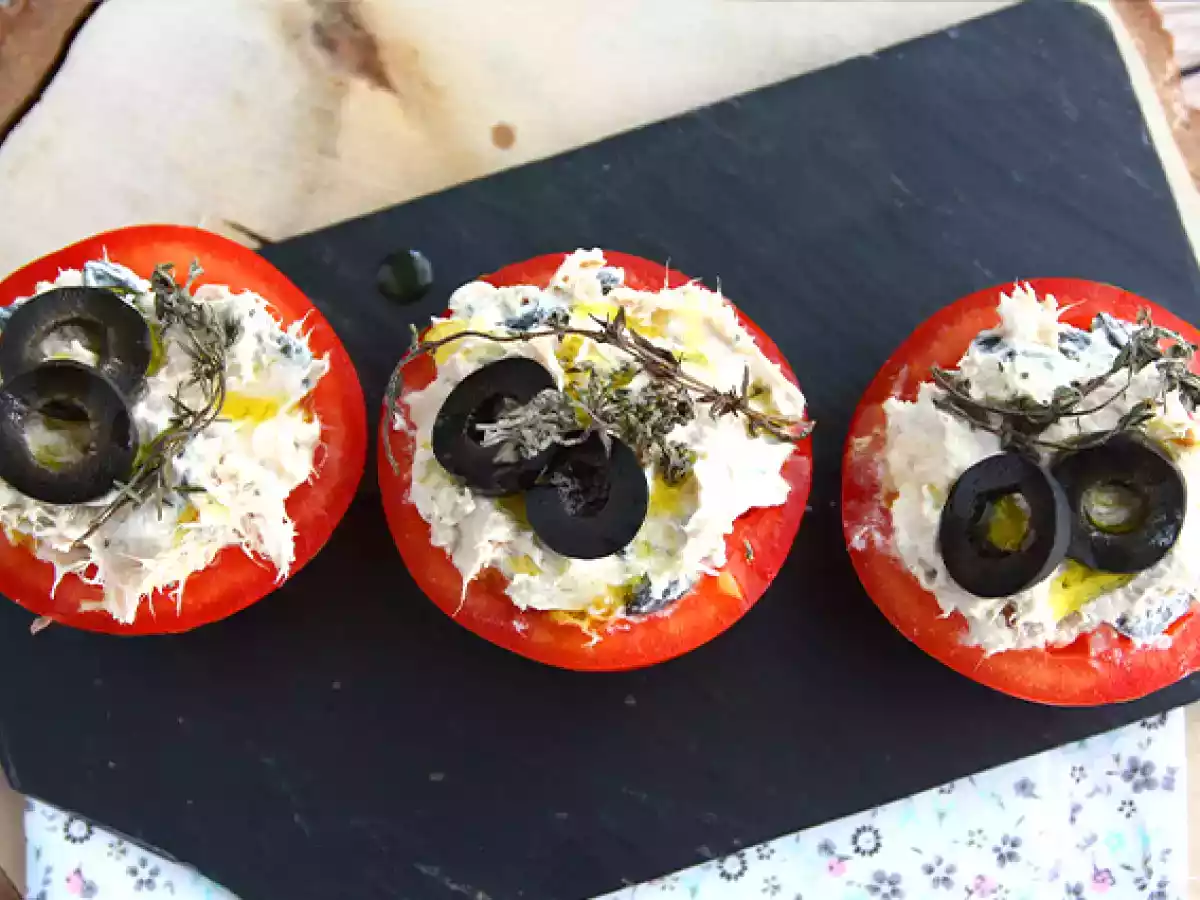 Gevulde tomaten met tonijn, verse kaas en olijven - foto 4