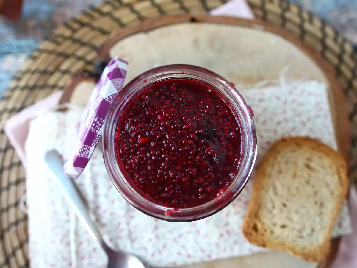 Gezonde jam van rood fruit en chiazaad - foto 4