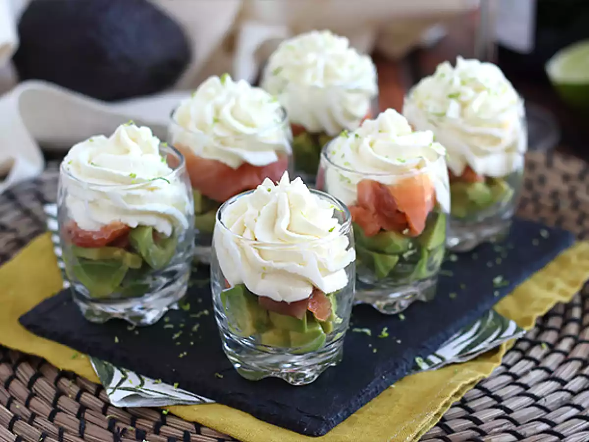 Glaasjes met gerookte zalm en avocado - foto 2