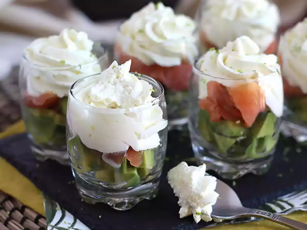 Glaasjes met gerookte zalm en avocado - foto 5