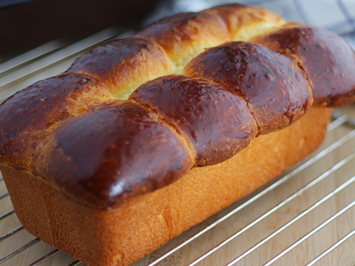 Goudkleurige en luchtige brioche