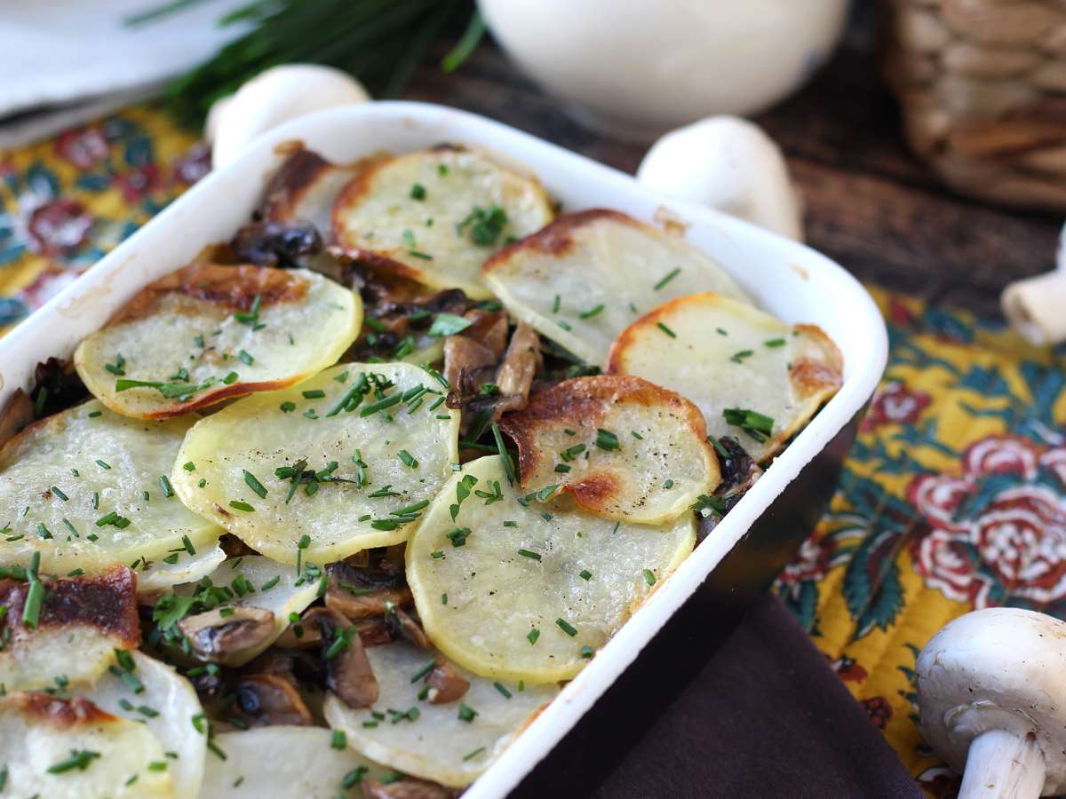 Gratin van aardappelen met champignons
