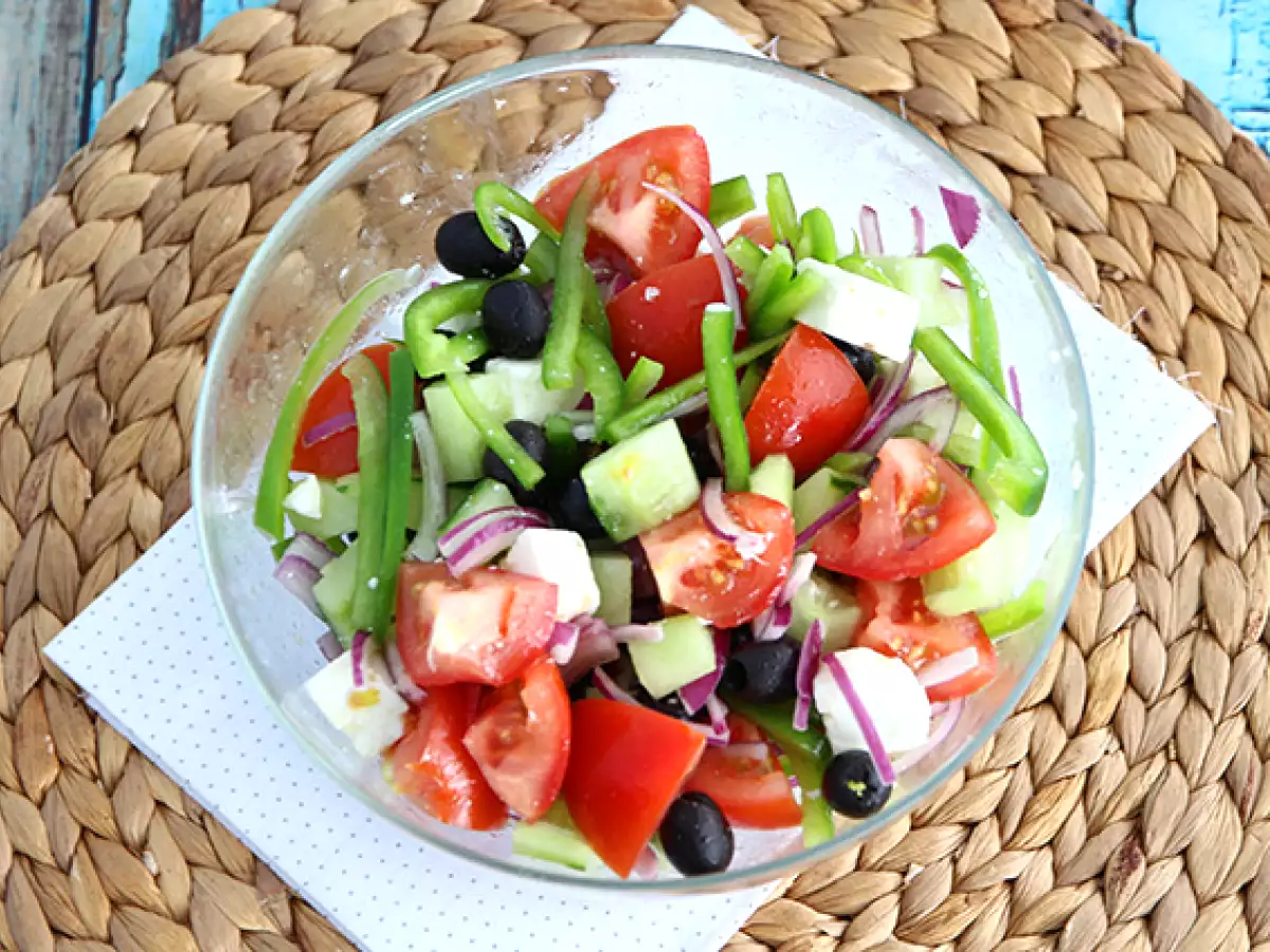 Griekse salade (horiatiki) - foto 2