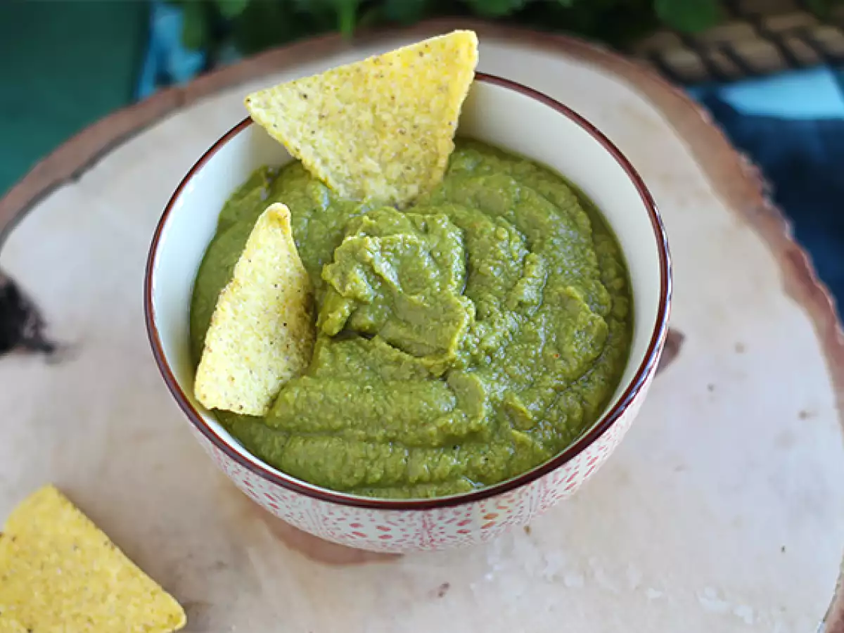 Guacamole van doperwten en limoen