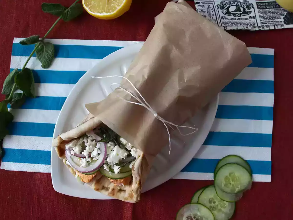 Gyros met zalm, het perfecte Griekse broodje met vis voor de zomer! - foto 3