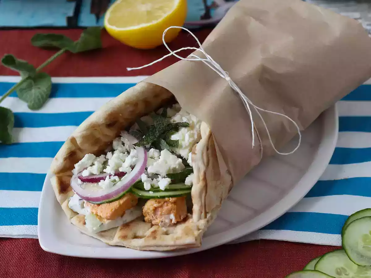 Gyros met zalm, het perfecte Griekse broodje met vis voor de zomer! - foto 5