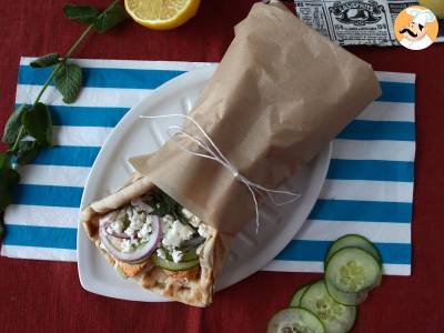 Gyros met zalm, het perfecte Griekse broodje met vis voor de zomer! - foto 3