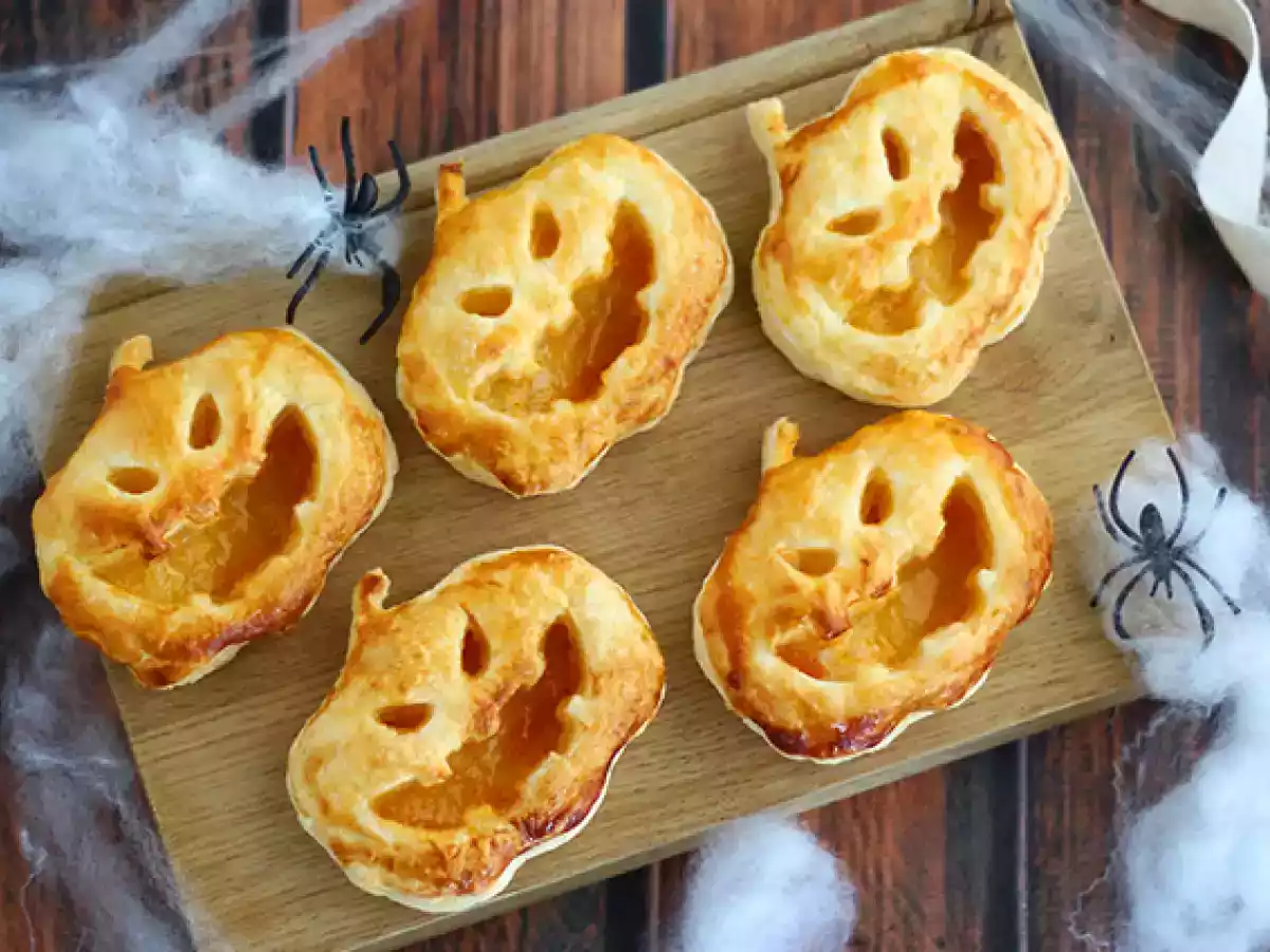 Halloween bladerdeeggebakjes