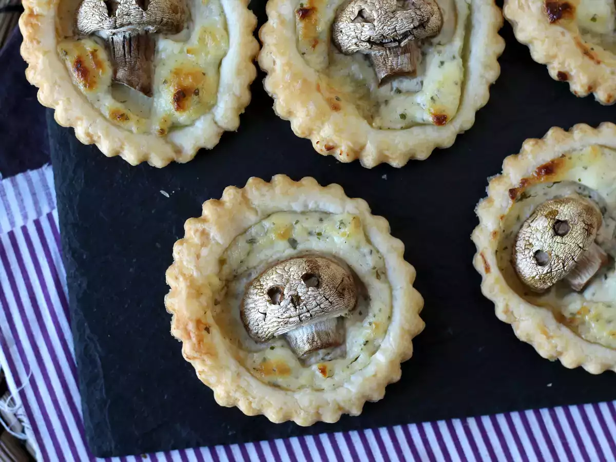 Halloween taartjes met champignons en knoflook en kruidenkaas - foto 3