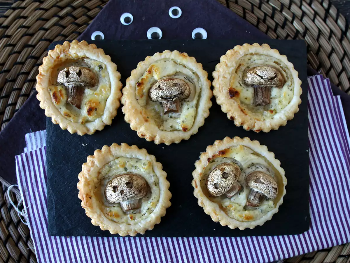 Halloween taartjes met champignons en knoflook en kruidenkaas - foto 4
