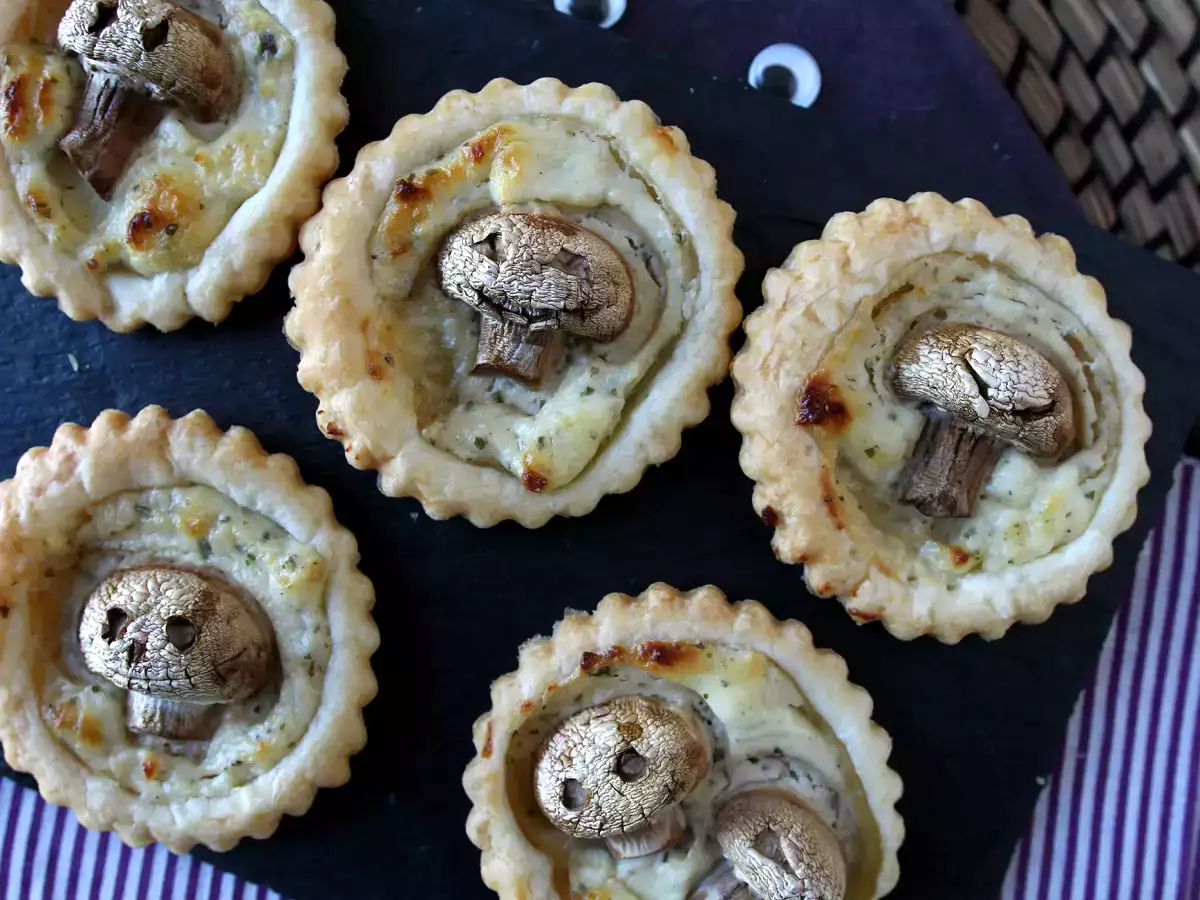 Halloween taartjes met champignons en knoflook en kruidenkaas - foto 6