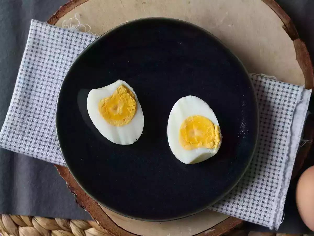 Hardgekookte eieren in de friteuse