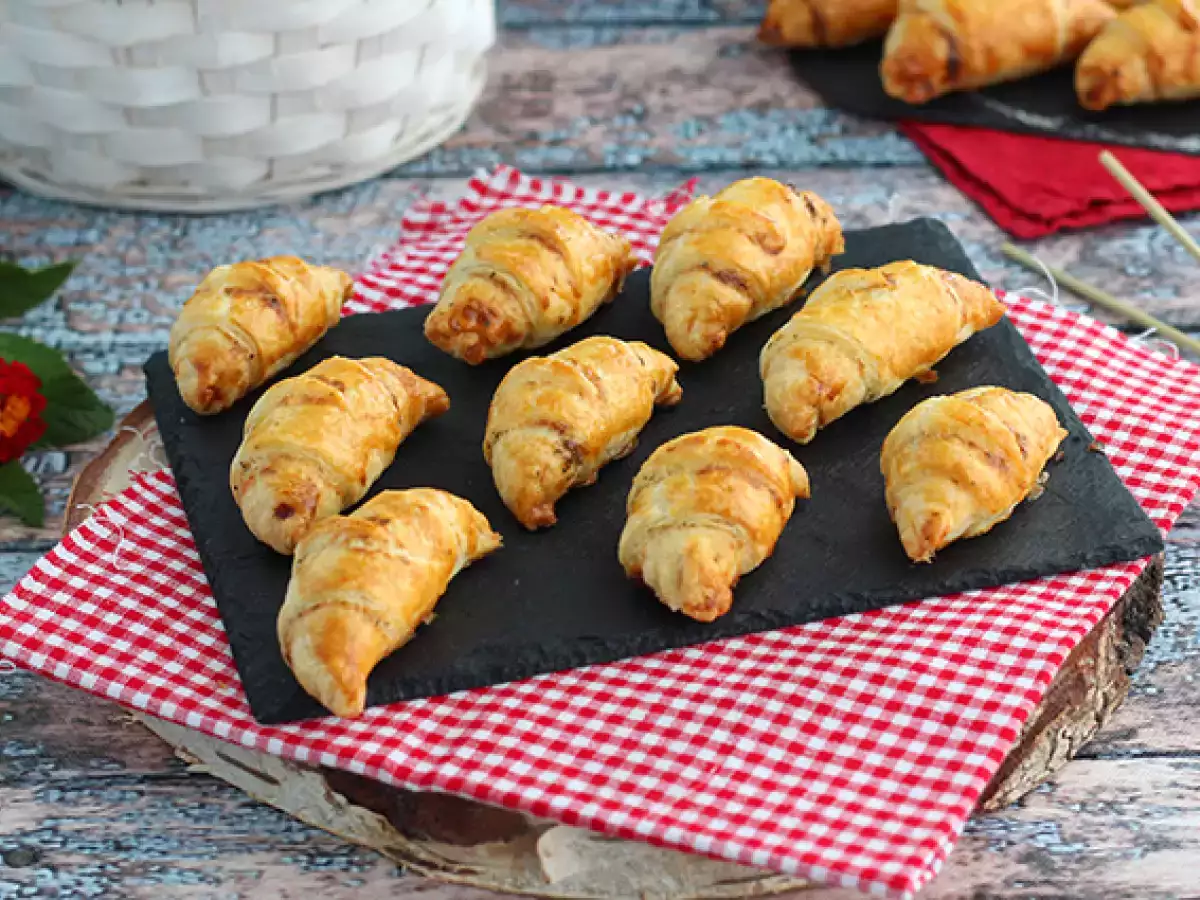 Hartige bladerdeegcroissants met ham en roomkaas - foto 2