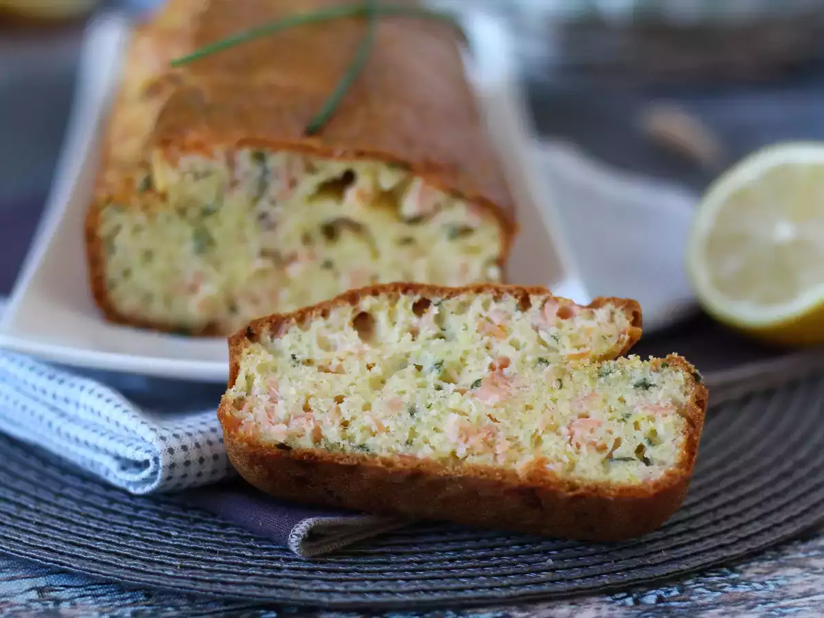Hartige cake met gerookte zalm, citroen en bieslook - foto 2