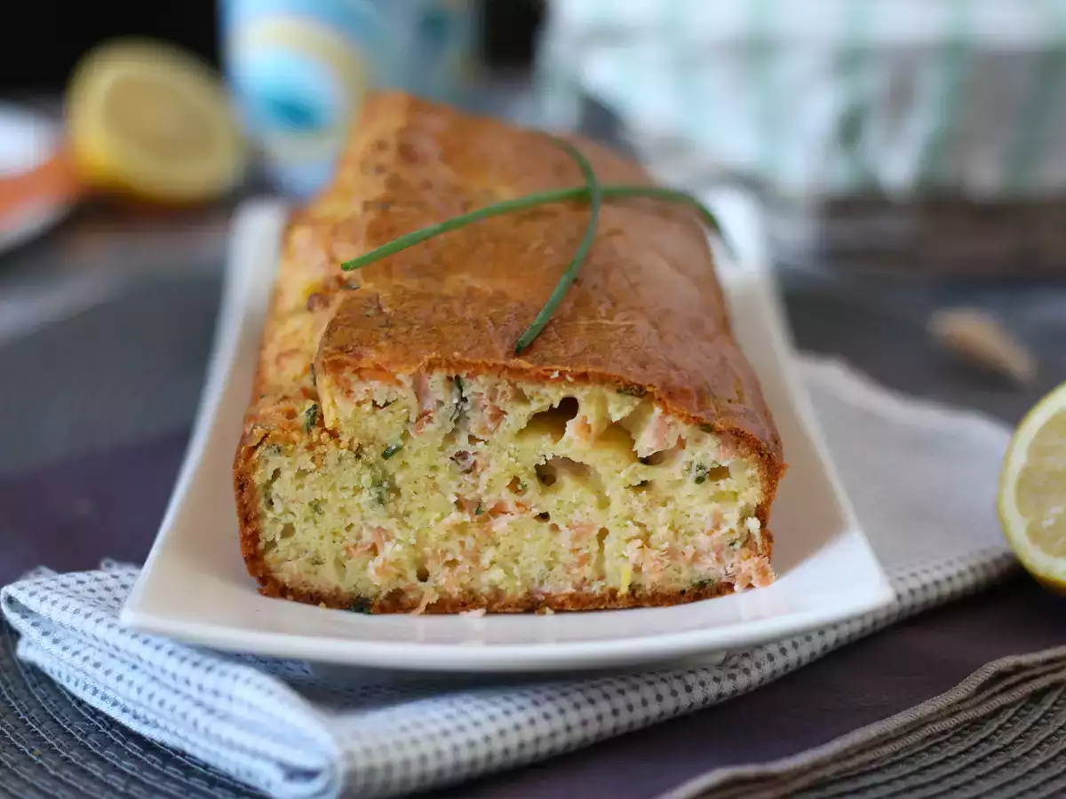 Hartige cake met gerookte zalm, citroen en bieslook - foto 4