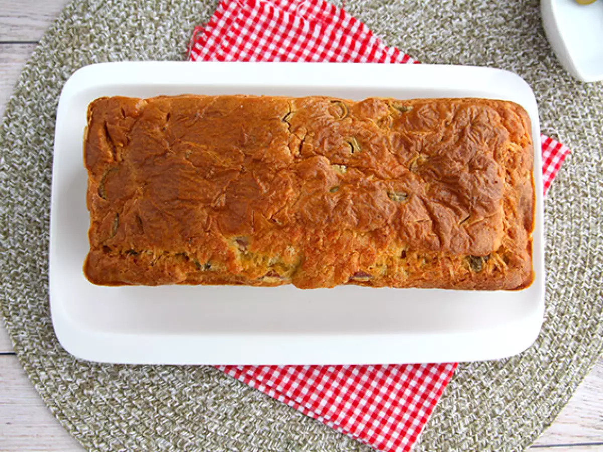Hartige cake met ham, kaas en groene olijven - foto 5