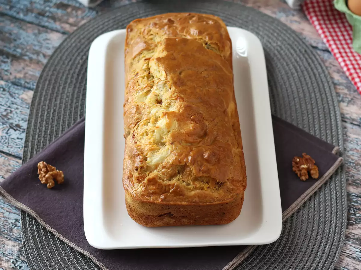 Hartige cake met spekreepjes, geitenkaas en walnoten - foto 2