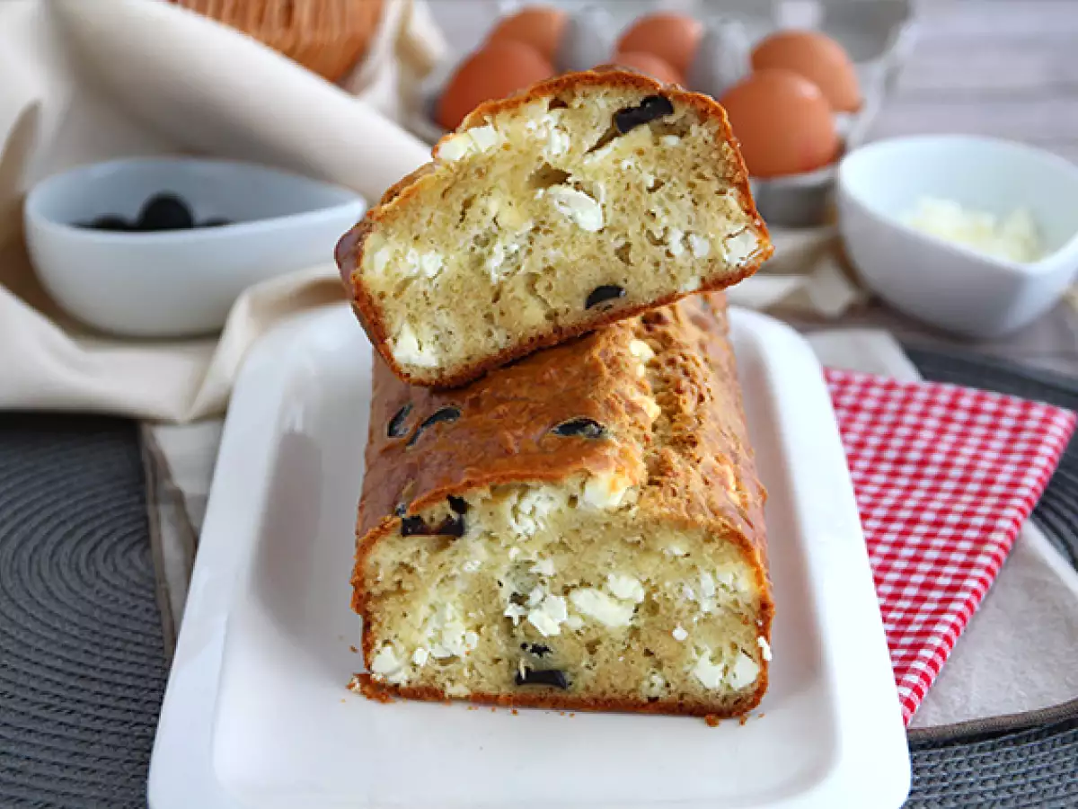 Hartige cake met zwarte olijven en feta - foto 5