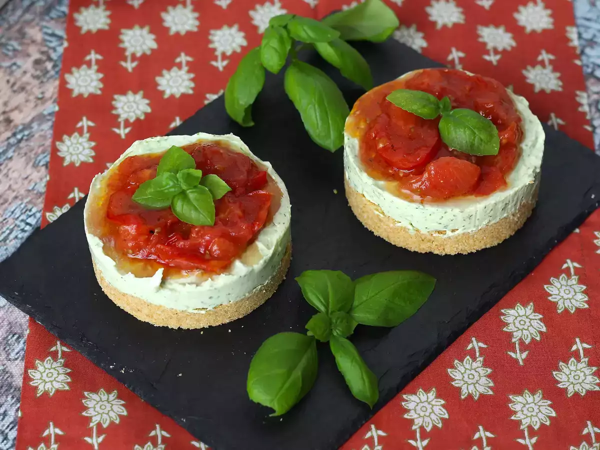Hartige kaastaart in één portie met basilicum en kerstomaatjes: smakelijk idee voor buffetten en aperitieven - foto 5