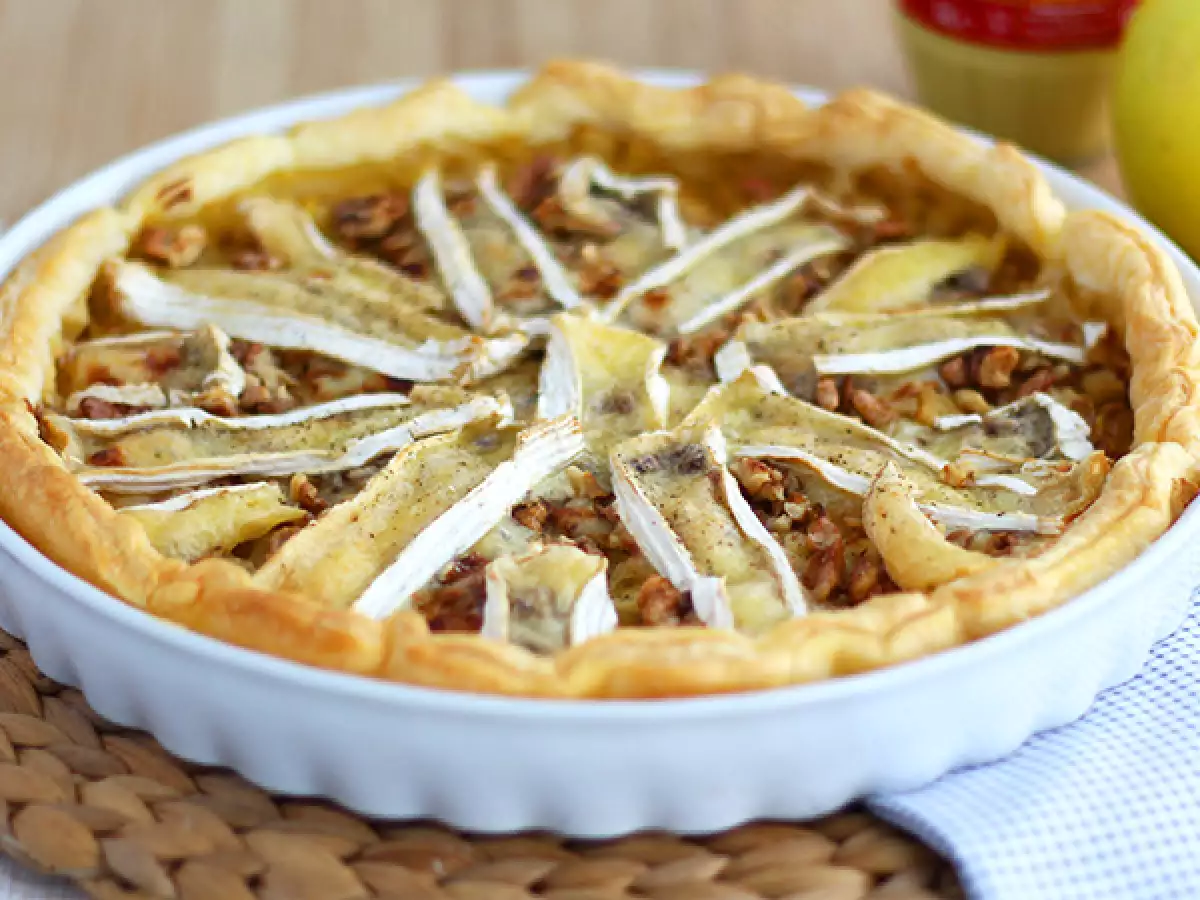 Hartige taart met camembert en appel