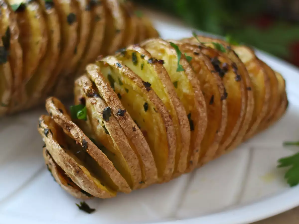 Hasselback aardappelen in de air fryer: knapperig, smeltzacht en supergemakkelijk! - foto 2