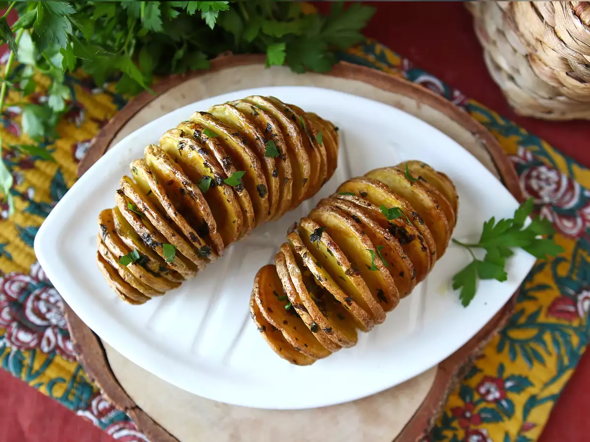 Hasselback aardappelen in de air fryer: knapperig, smeltzacht en supergemakkelijk! - foto 7