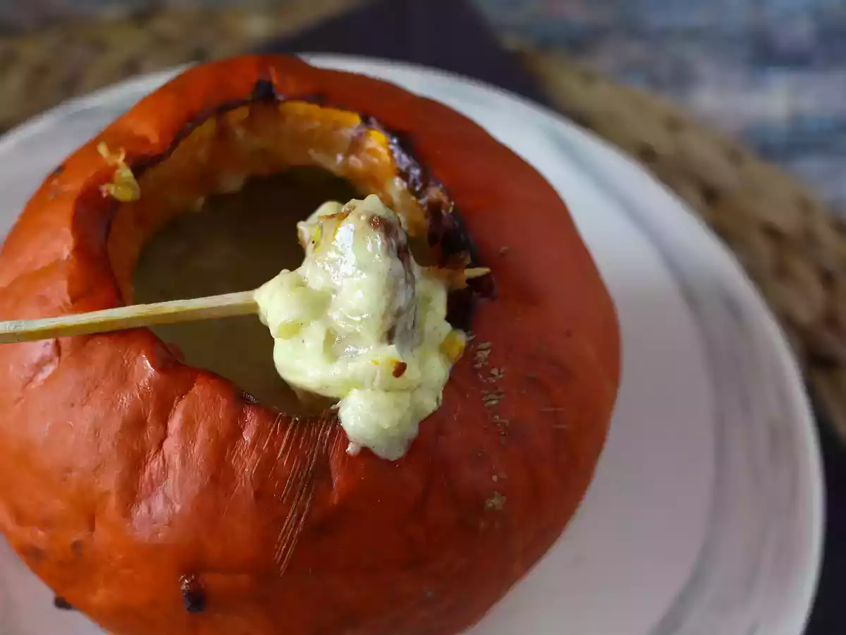 Herfstige Reblochon fondue in een pompoenschotel! - foto 2