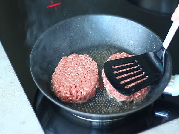 Hoe bak je gehakt? - recept voor perfect gebakken gehakt