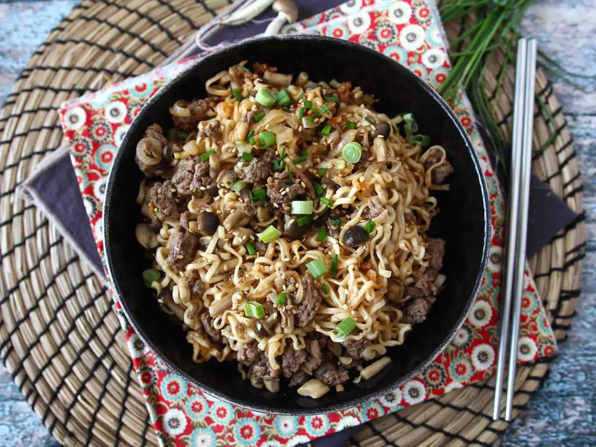 Hoe bereid je instantnoedels? Snel recept met rundvlees en champignons! - foto 2