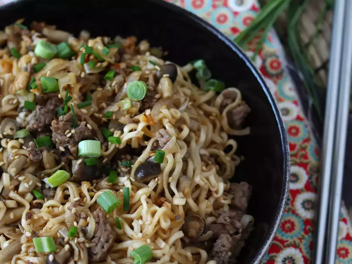 Hoe bereid je instantnoedels? Snel recept met rundvlees en champignons! - foto 4