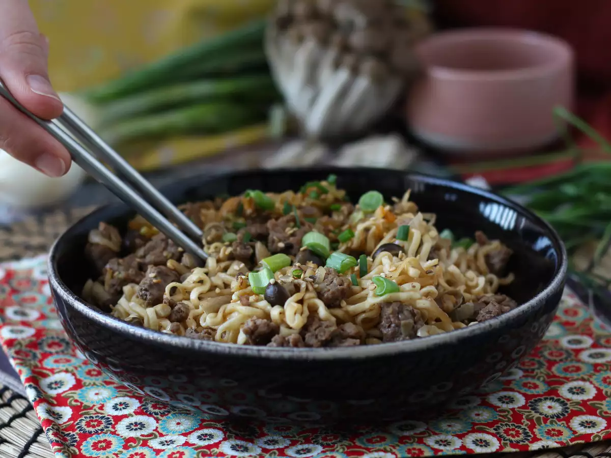 Hoe bereid je instantnoedels? Snel recept met rundvlees en champignons! - foto 5