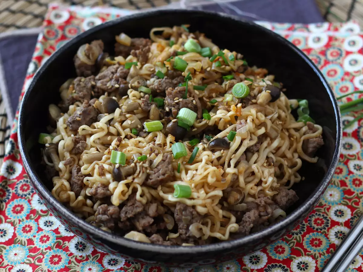 Hoe bereid je instantnoedels? Snel recept met rundvlees en champignons! - foto 6
